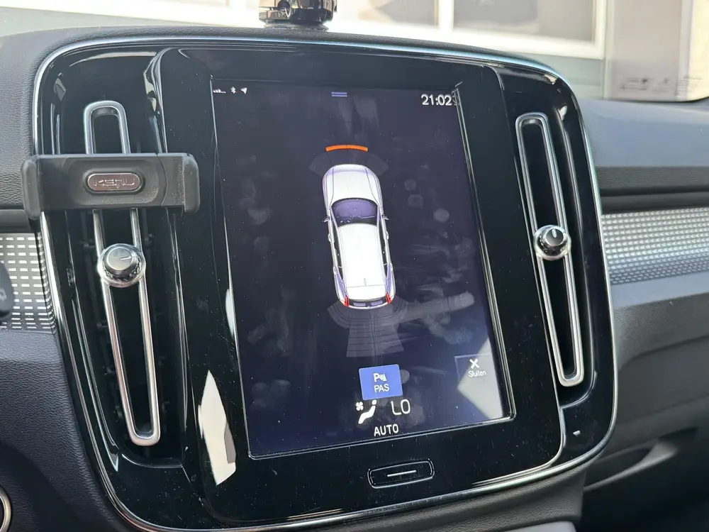 Volvo XC40 2.0 T4 R-Design / Navigatie / Airco Automatisch / uit 2019, foto 11