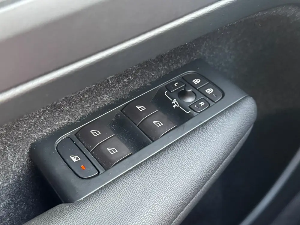 Volvo XC40 2.0 T4 R-Design / Navigatie / Airco Automatisch / uit 2019, foto 13