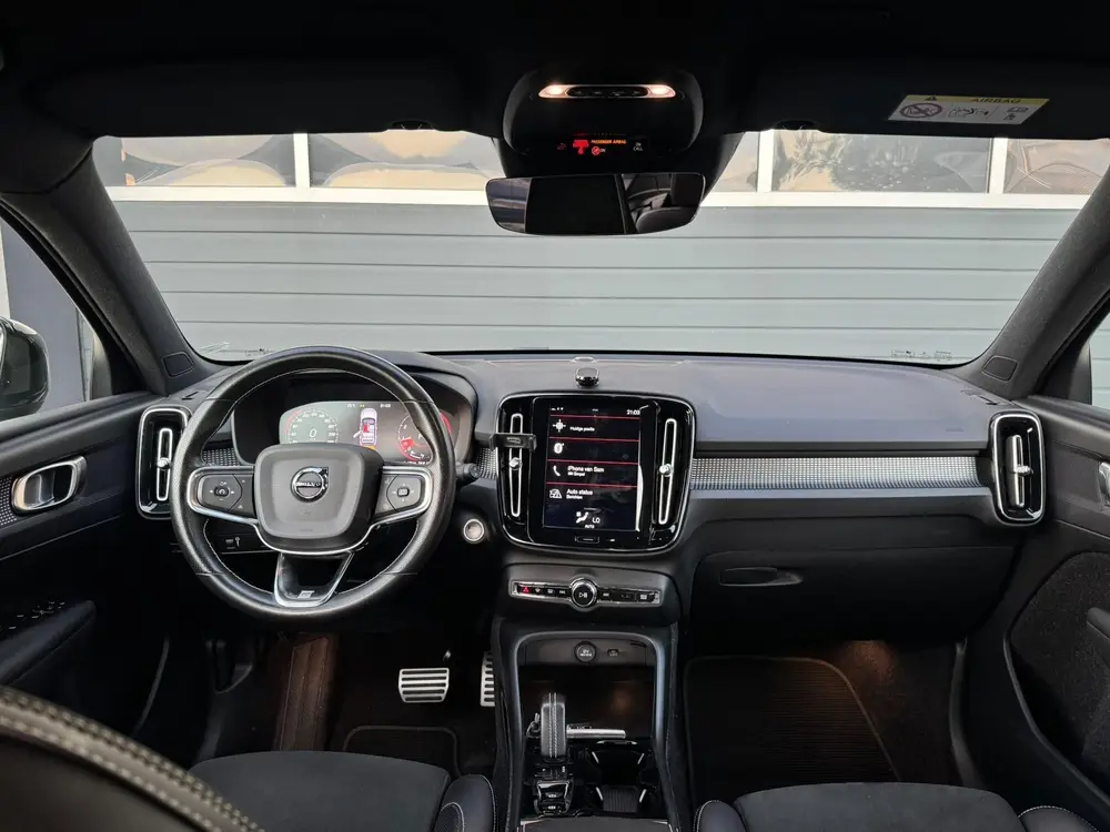 Volvo XC40 2.0 T4 R-Design / Navigatie / Airco Automatisch / uit 2019, foto 2