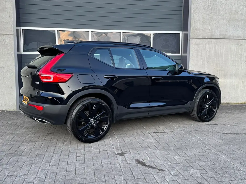 Volvo XC40 2.0 T4 R-Design / Navigatie / Airco Automatisch / uit 2019, foto 3