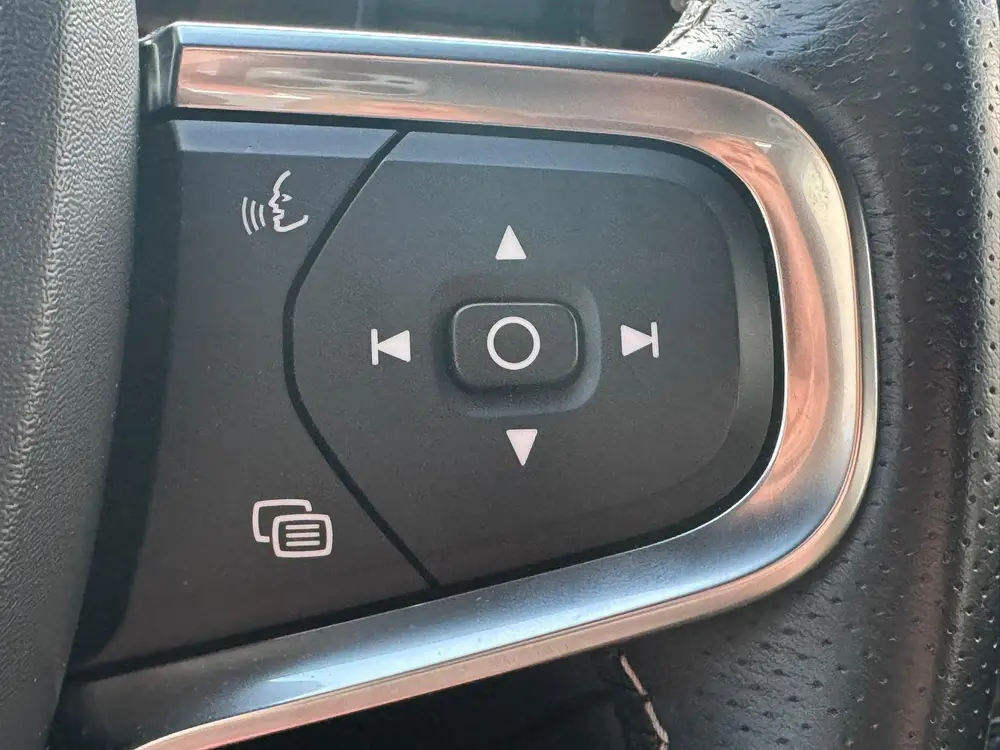 Volvo XC40 2.0 T4 R-Design / Navigatie / Airco Automatisch / uit 2019, foto 9