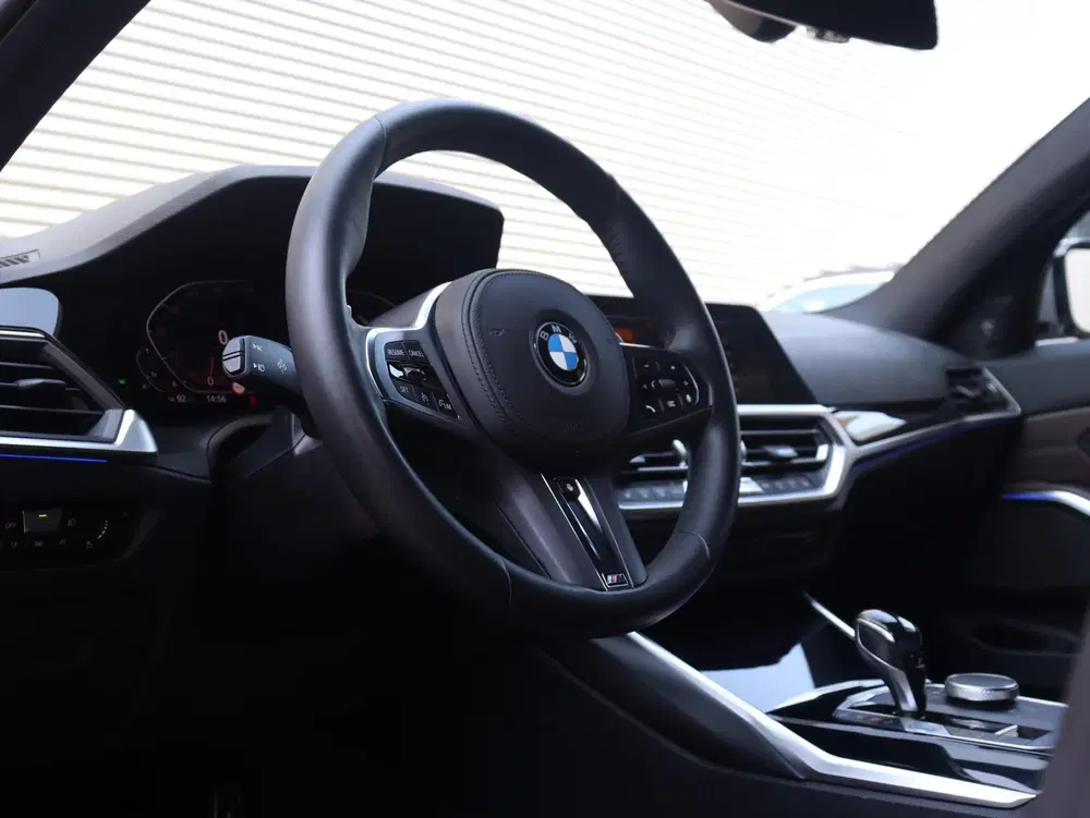 BMW 3-serie Sedan 330i xDrive uit 2020, foto 13
