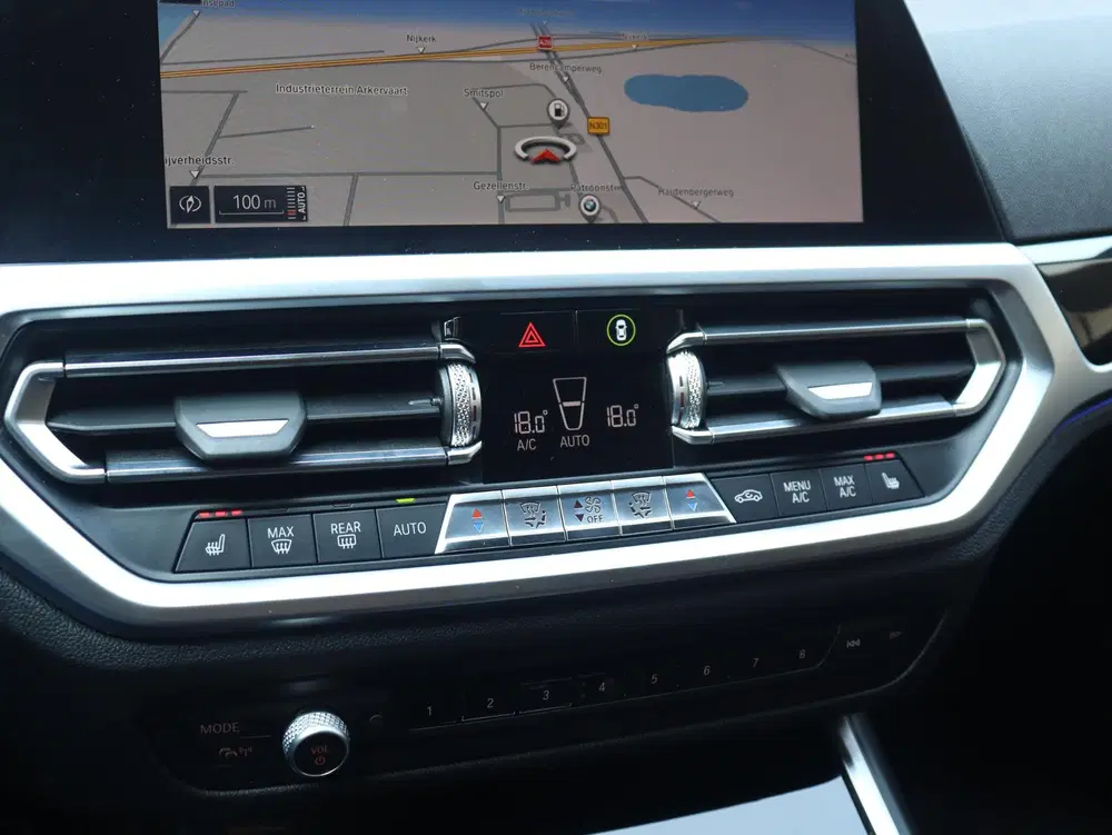 BMW 3-serie Sedan 330i xDrive uit 2020, foto 15