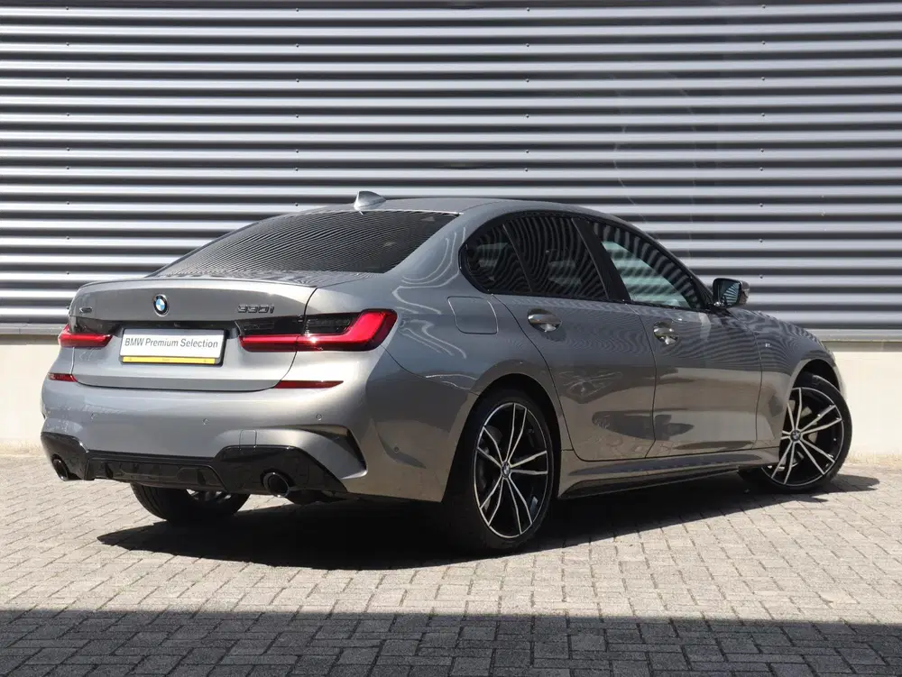 BMW 3-serie Sedan 330i xDrive uit 2020, foto 2
