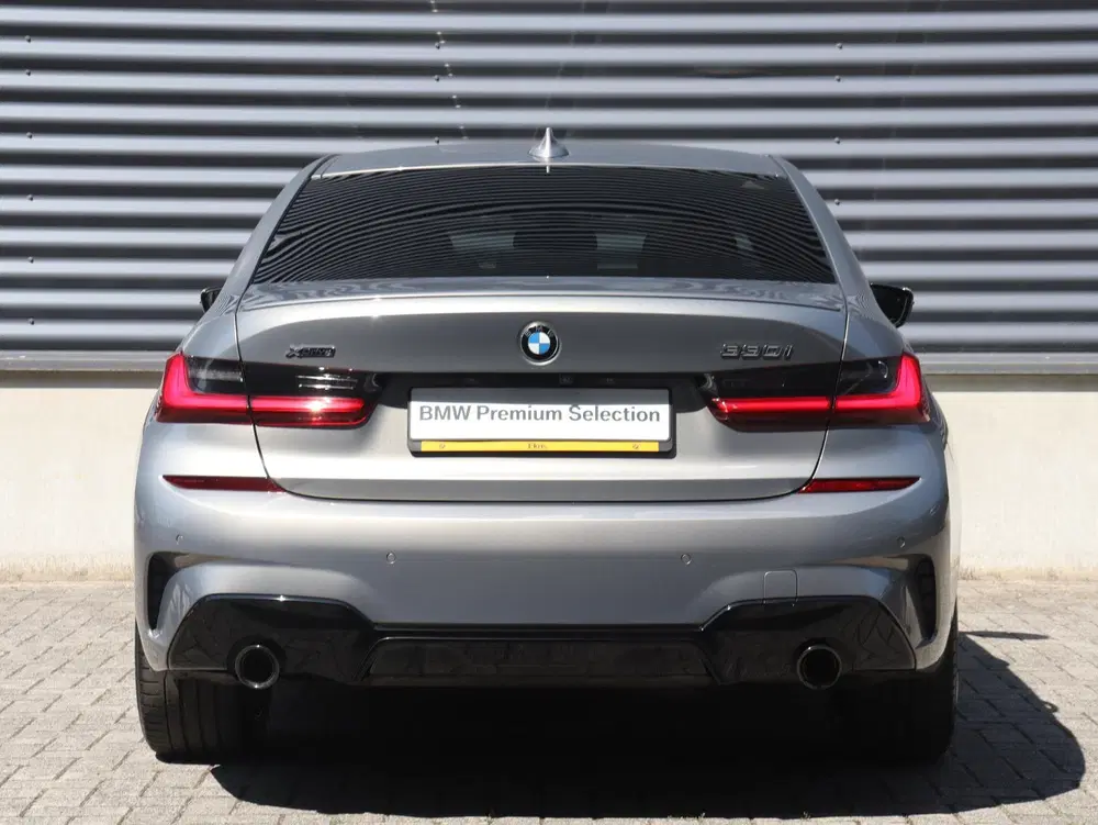 BMW 3-serie Sedan 330i xDrive uit 2020, foto 4