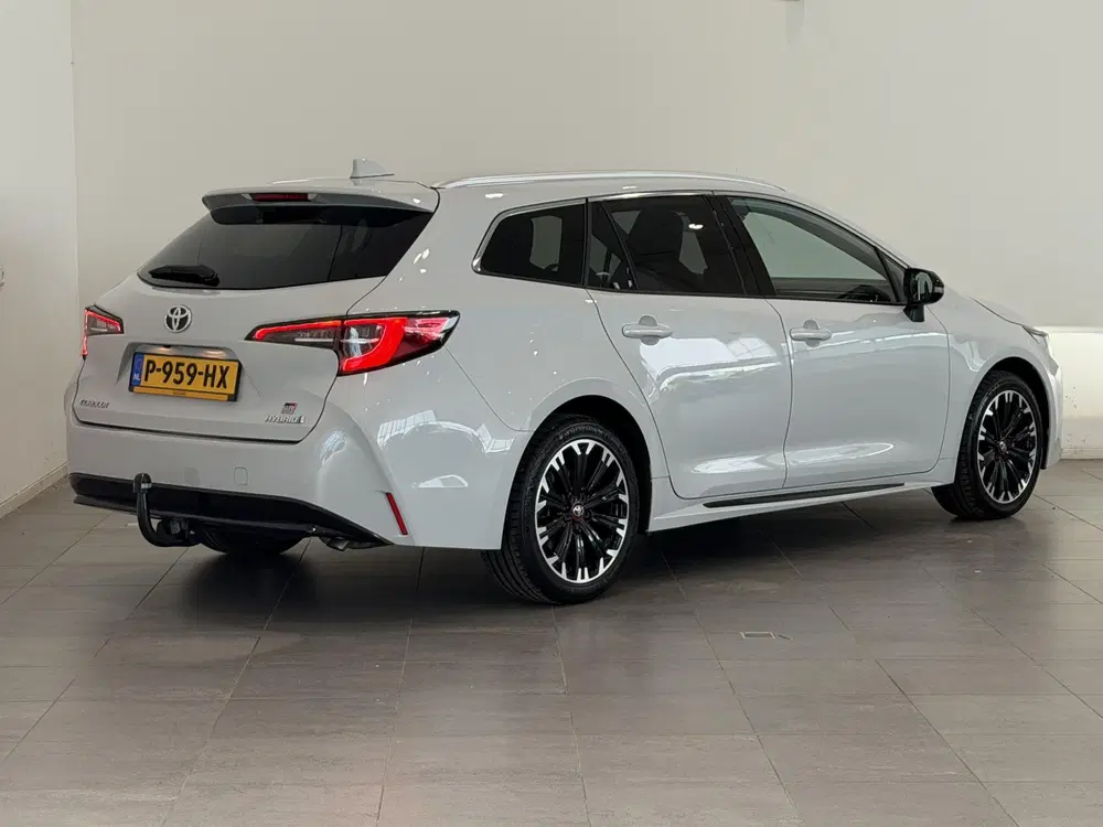 Toyota Corolla 1.8 Hybrid GR-Sport uit 2022, foto 2