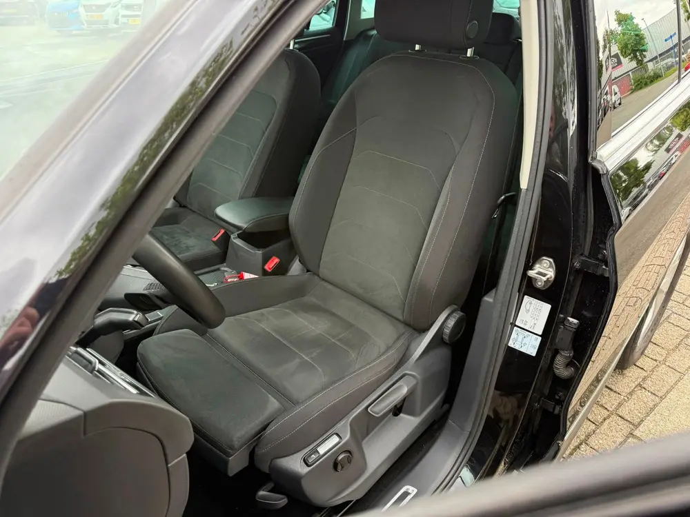 Volkswagen Tiguan 1.4 TSI eHybrid Business+ 245PK Automaat i uit 2023, foto 9