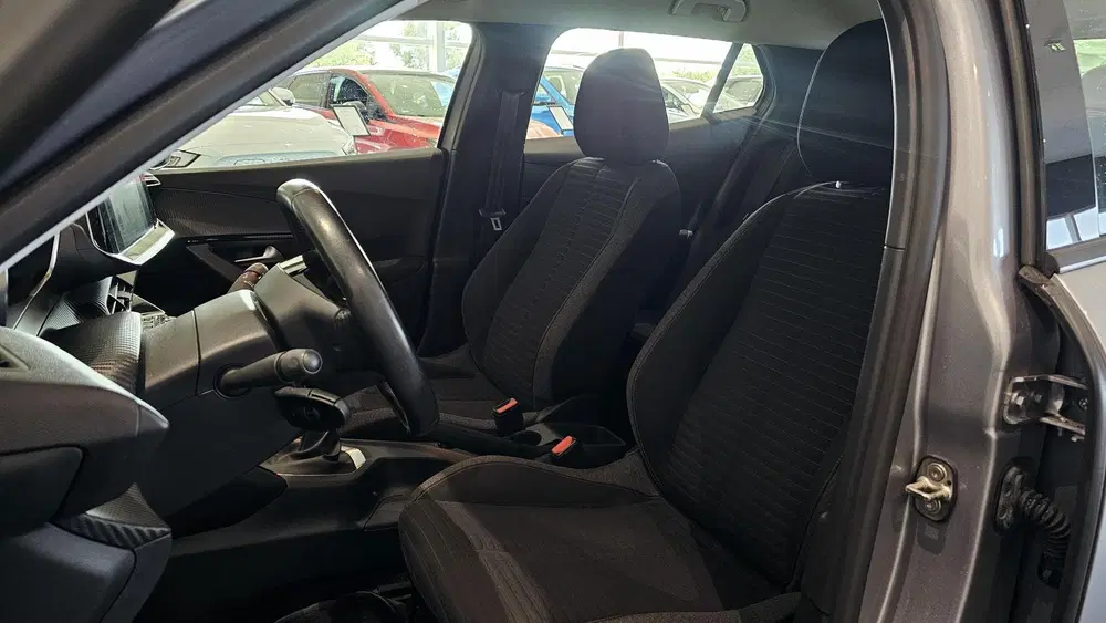 Peugeot 2008 1.2 Active Hoge instap uit 2021, foto 13