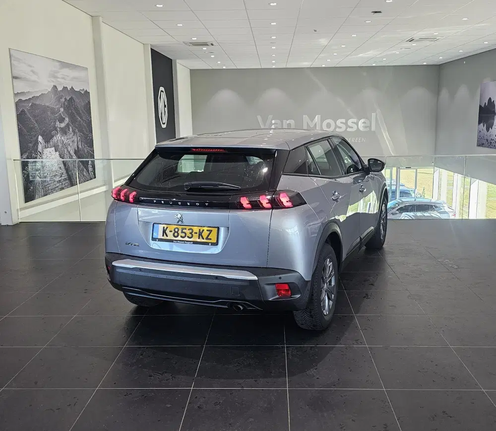 Peugeot 2008 1.2 Active Hoge instap uit 2021, foto 6