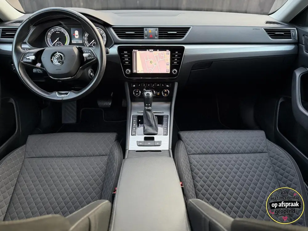 Skoda Superb 1.4 TSI iV Business Edition uit 2020, foto 2