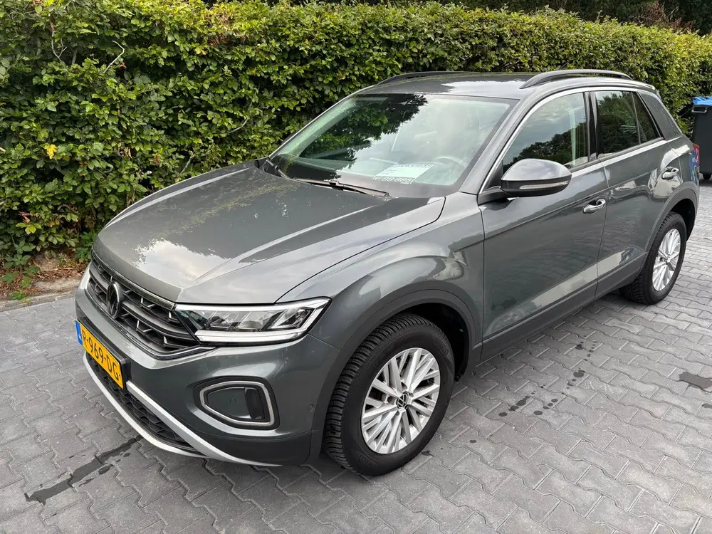 Volkswagen T-Roc 1.0 TSI life business 110pk 2022 Grijs uit 2022, foto 2