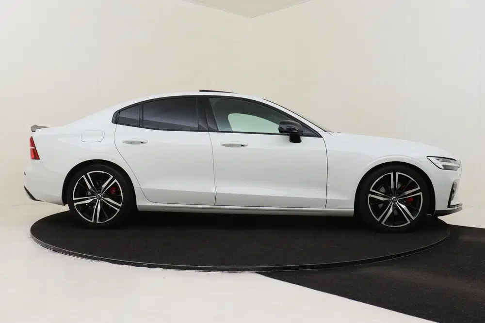 Volvo S60 B4 (M-HYBRID) R-DESIGN -PANO.DAK uit 2020, foto 13
