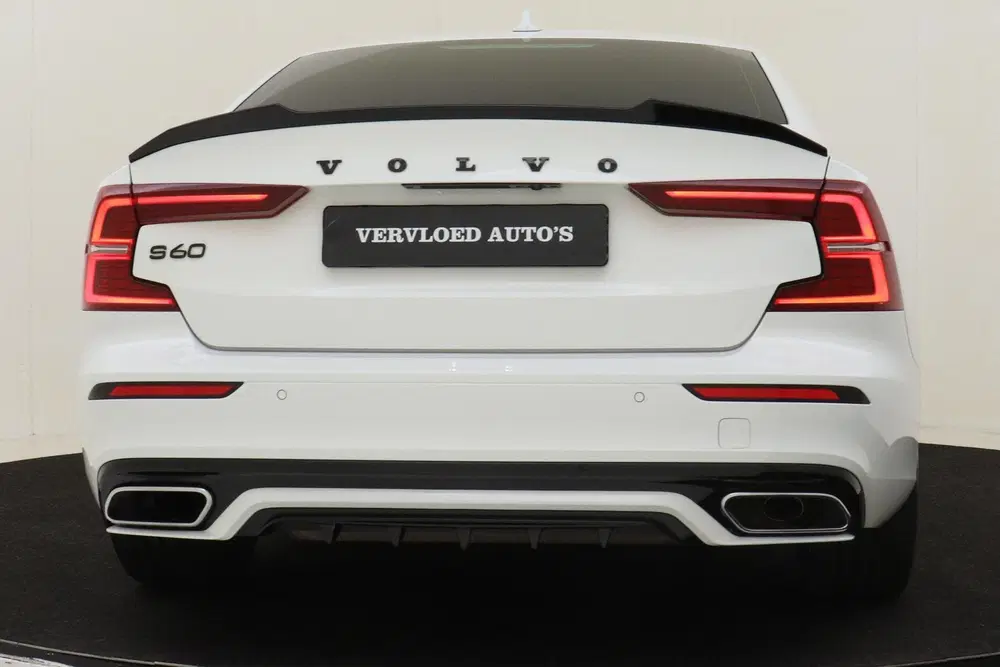 Volvo S60 B4 (M-HYBRID) R-DESIGN -PANO.DAK uit 2020, foto 15