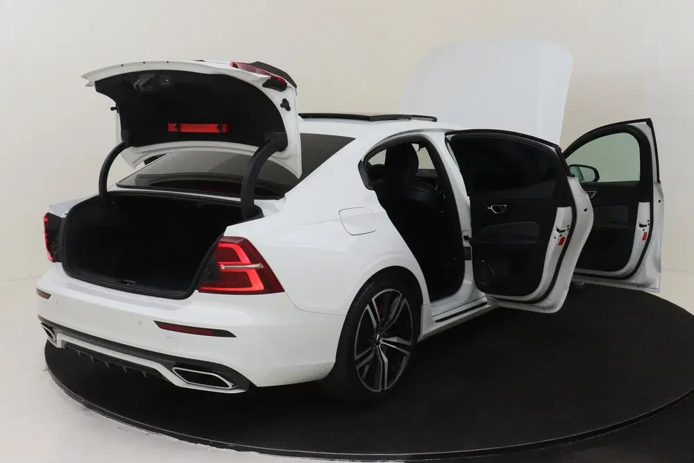 Volvo S60 B4 (M-HYBRID) R-DESIGN -PANO.DAK uit 2020, foto 19
