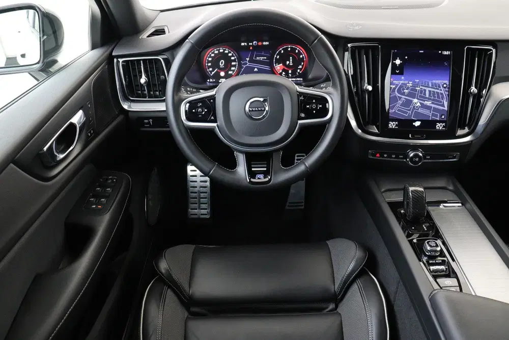 Volvo S60 B4 (M-HYBRID) R-DESIGN -PANO.DAK uit 2020, foto 2