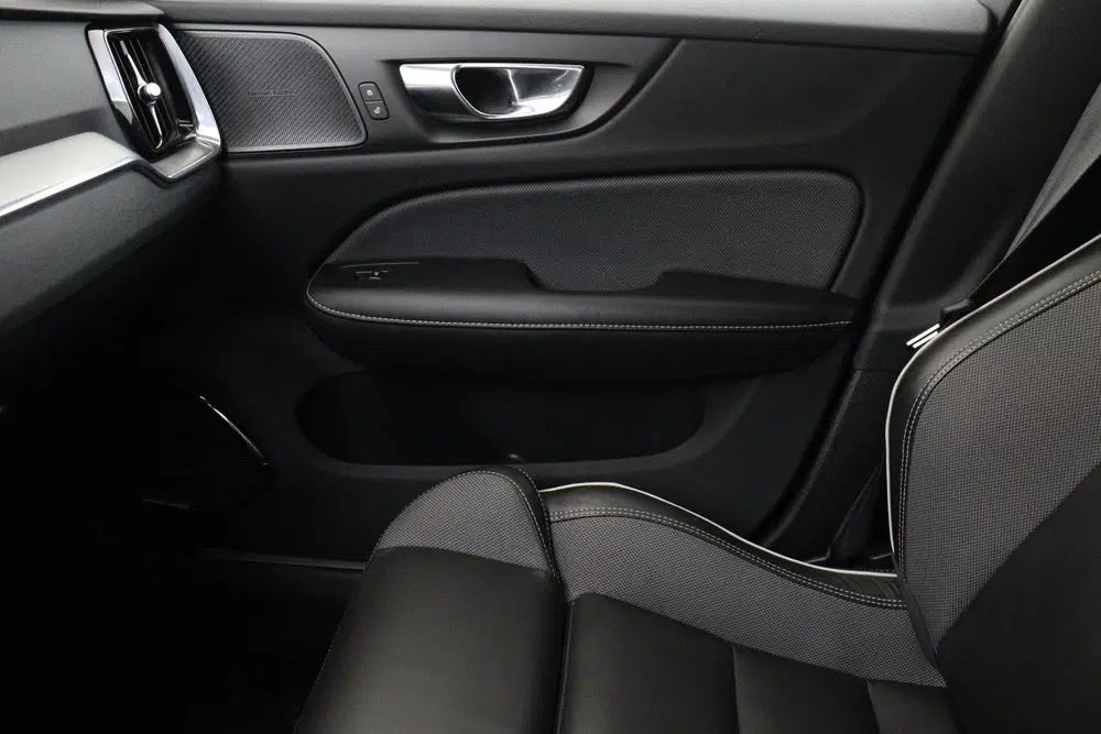 Volvo S60 B4 (M-HYBRID) R-DESIGN -PANO.DAK uit 2020, foto 20