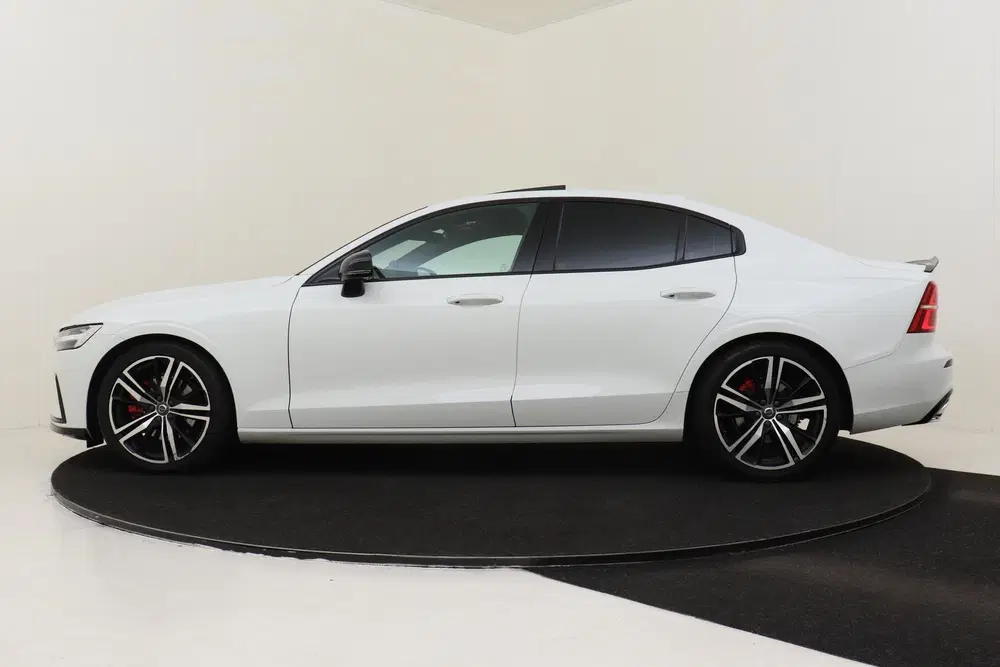Volvo S60 B4 (M-HYBRID) R-DESIGN -PANO.DAK uit 2020, foto 7