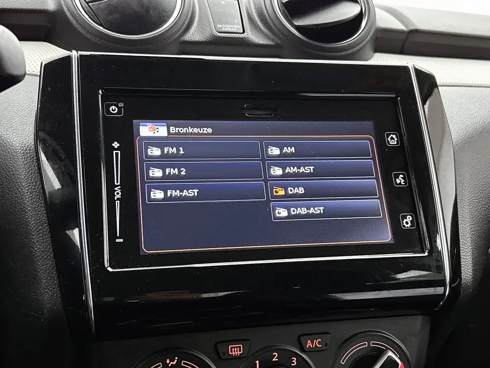 Suzuki Swift 1.2 Stijl Smart Hybrid uit 2020, foto 9