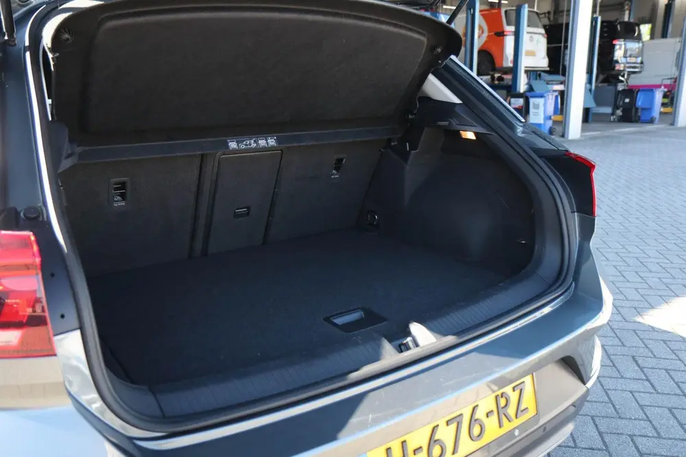 Volkswagen T-Roc 1.5 TSI 150pk Sport | Navigatie | Achteruit uit 2020, foto 17