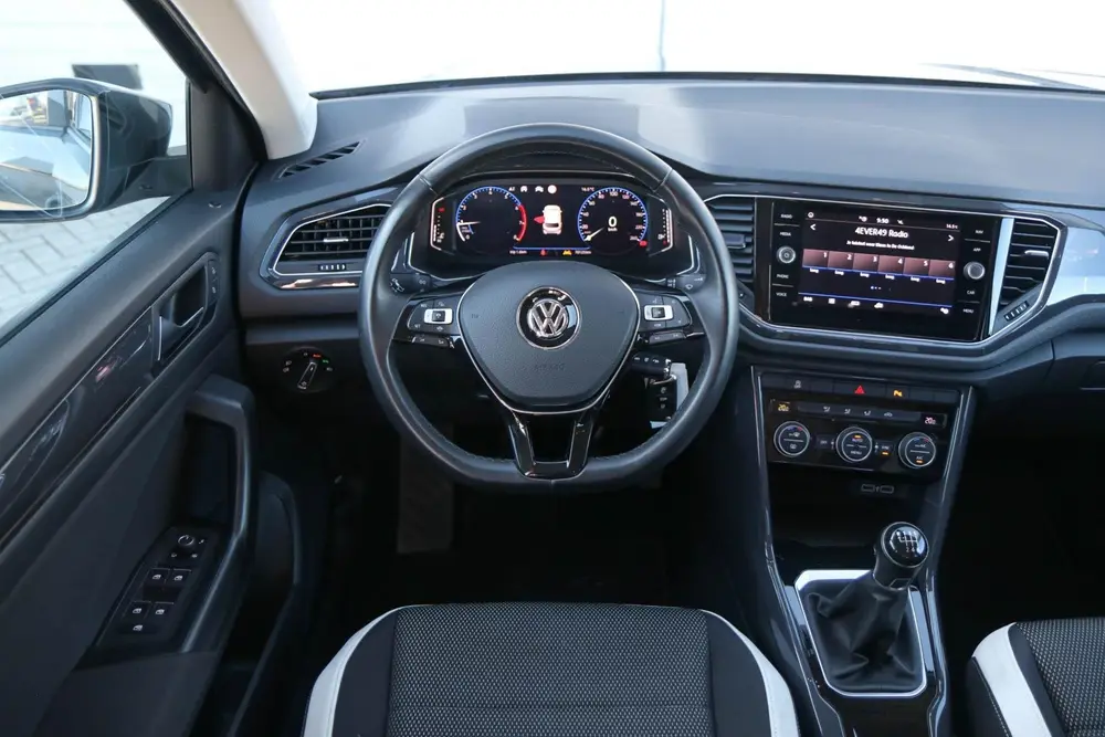 Volkswagen T-Roc 1.5 TSI 150pk Sport | Navigatie | Achteruit uit 2020, foto 19