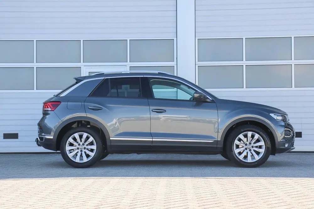 Volkswagen T-Roc 1.5 TSI 150pk Sport | Navigatie | Achteruit uit 2020, foto 3