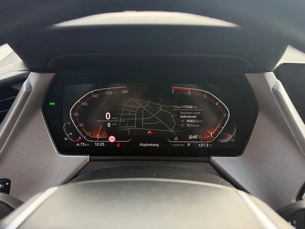 BMW 1-serie 118i Executive Edition Xenon uit 2019, foto 15
