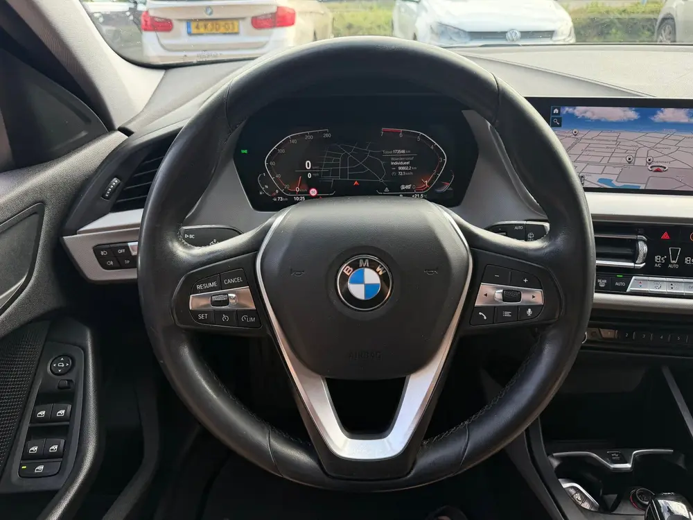 BMW 1-serie 118i Executive Edition Xenon uit 2019, foto 16