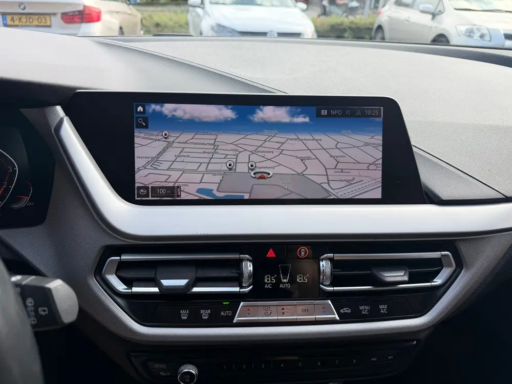 BMW 1-serie 118i Executive Edition Xenon uit 2019, foto 18