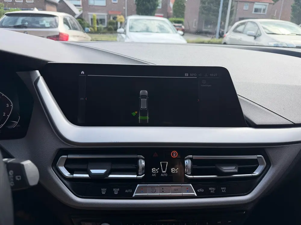 BMW 1-serie 118i Executive Edition Xenon uit 2019, foto 19