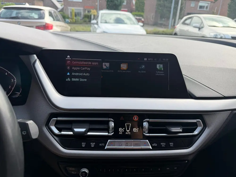 BMW 1-serie 118i Executive Edition Xenon uit 2019, foto 20