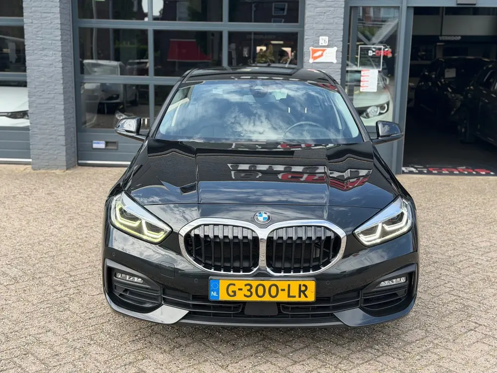 BMW 1-serie 118i Executive Edition Xenon uit 2019, foto 3