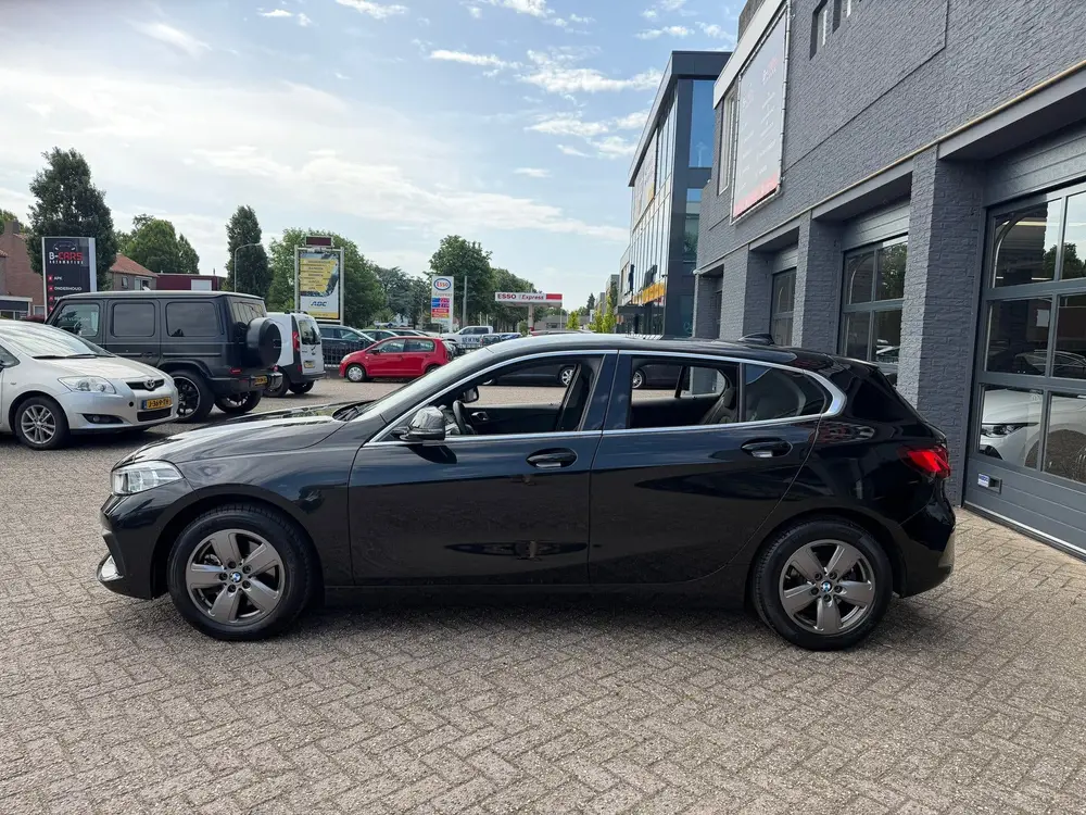 BMW 1-serie 118i Executive Edition Xenon uit 2019, foto 5