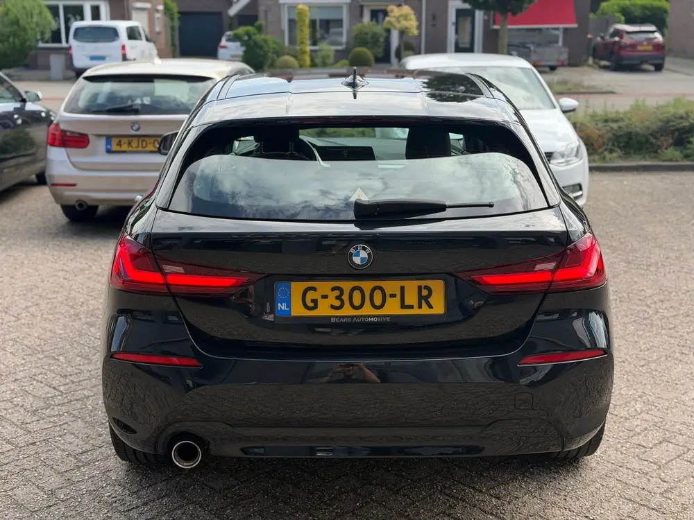 BMW 1-serie 118i Executive Edition Xenon uit 2019, foto 9