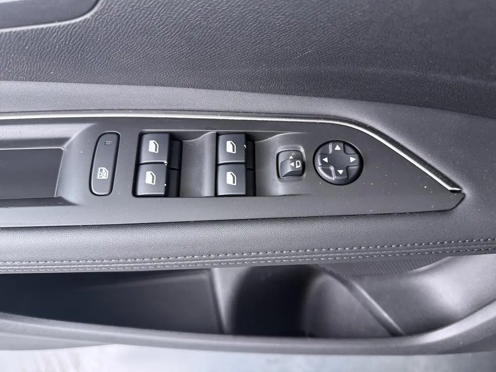 Peugeot 3008 1.2 PureTech Allure - Navigatie - Climate Contr uit 2019, foto 13
