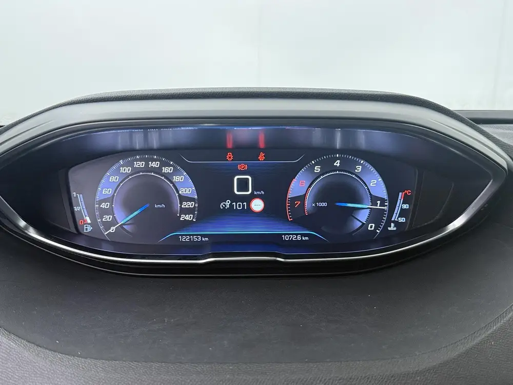 Peugeot 3008 1.2 PureTech Allure - Navigatie - Climate Contr uit 2019, foto 14