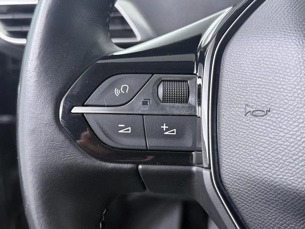 Peugeot 3008 1.2 PureTech Allure - Navigatie - Climate Contr uit 2019, foto 15
