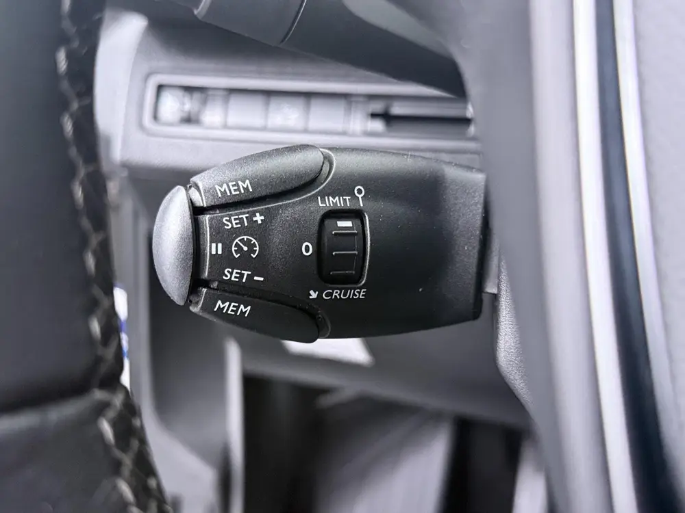 Peugeot 3008 1.2 PureTech Allure - Navigatie - Climate Contr uit 2019, foto 17