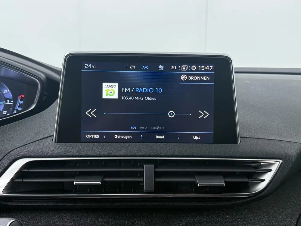 Peugeot 3008 1.2 PureTech Allure - Navigatie - Climate Contr uit 2019, foto 18