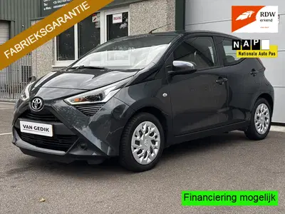 Toyota Aygo 1.0 VVT-i x-play Automaat Navi Carplay Cam uit 2021