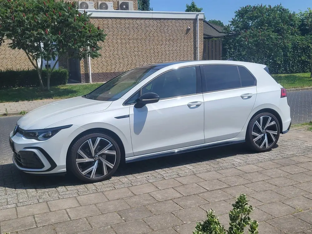 Volkswagen Golf 8 1.5 TSI R-Line 150 PK  Full Options! uit 2021