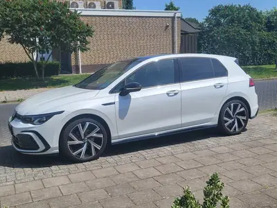 Volkswagen Golf 8 1.5 TSI R-Line 150 PK  Full Options! uit 2021