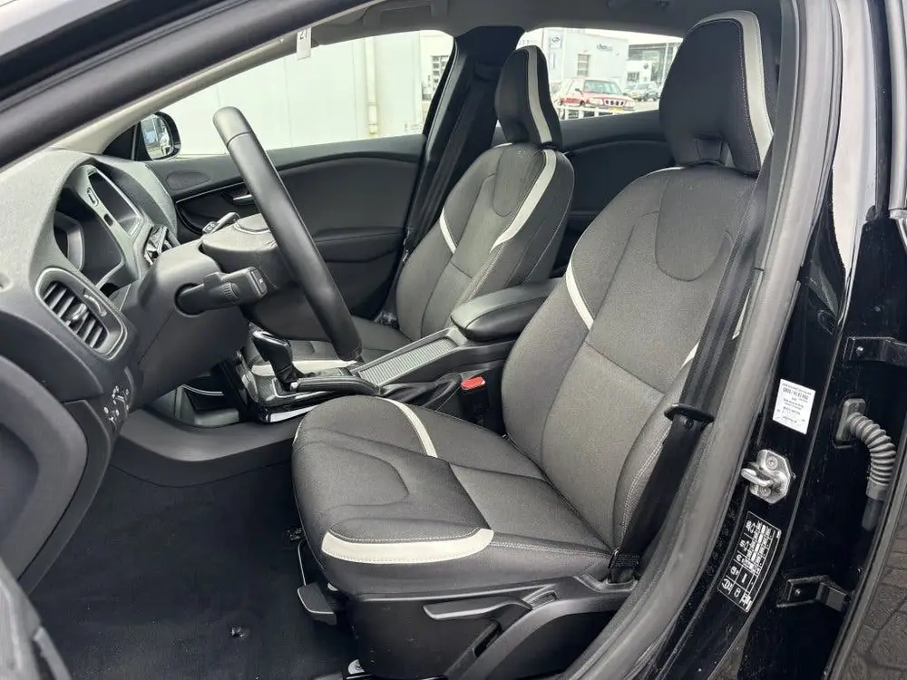 Volvo V40 1.5 T3 Dynamic Edition Navi Led Cruise Stoelverwar uit 2019, foto 17