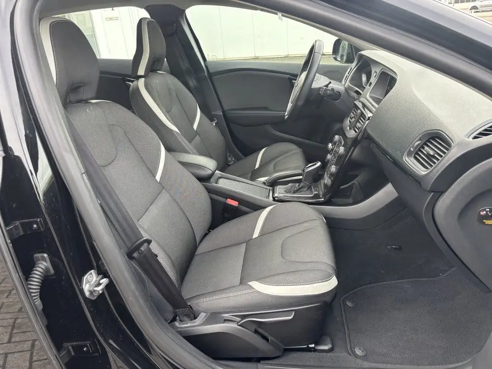 Volvo V40 1.5 T3 Dynamic Edition Navi Led Cruise Stoelverwar uit 2019, foto 2