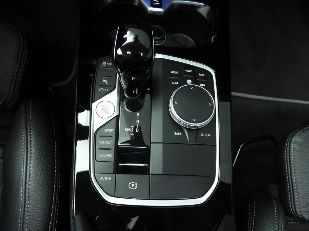 BMW 1-serie 5-deurs 118i uit 2021, foto 16