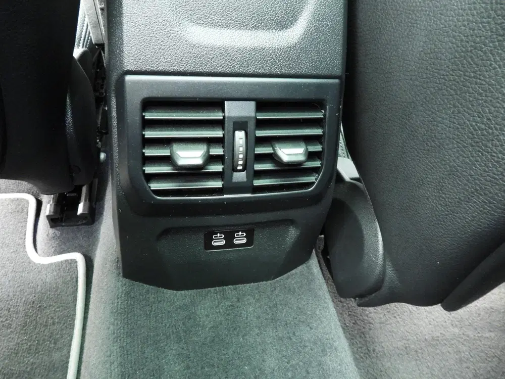 BMW 1-serie 5-deurs 118i uit 2021, foto 19