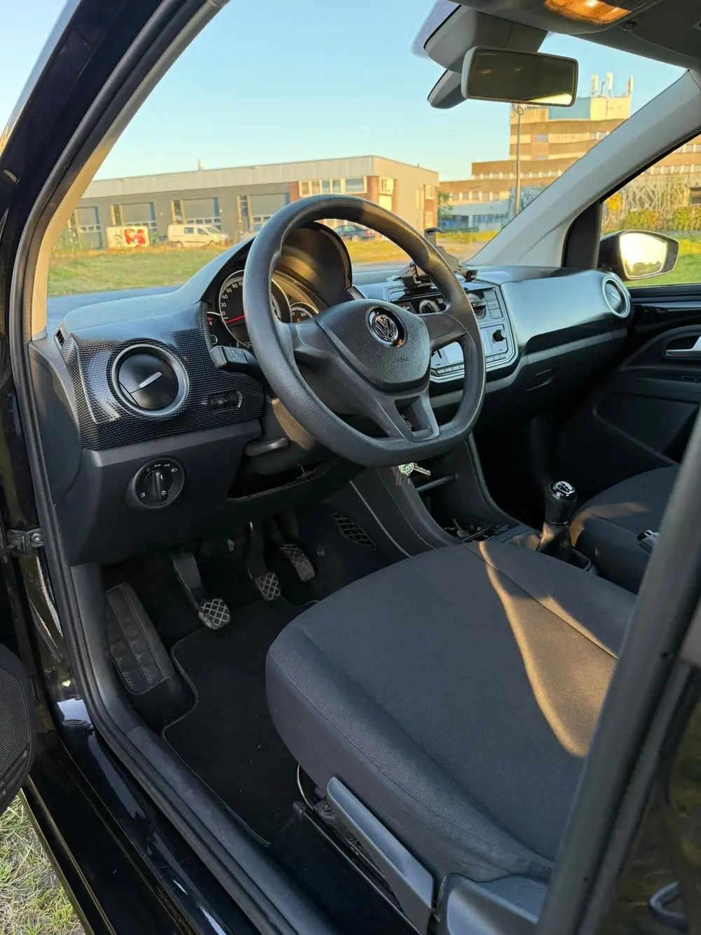 Volkswagen Up! Facelift 1.0 60PK 5D BMT 2019 Zwart uit 2019, foto 11