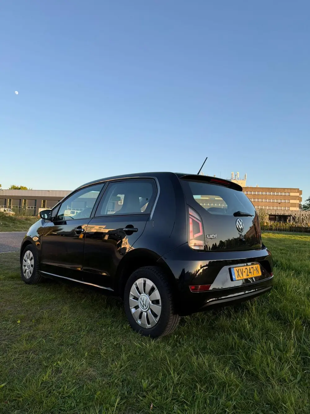 Volkswagen Up! Facelift 1.0 60PK 5D BMT 2019 Zwart uit 2019, foto 5