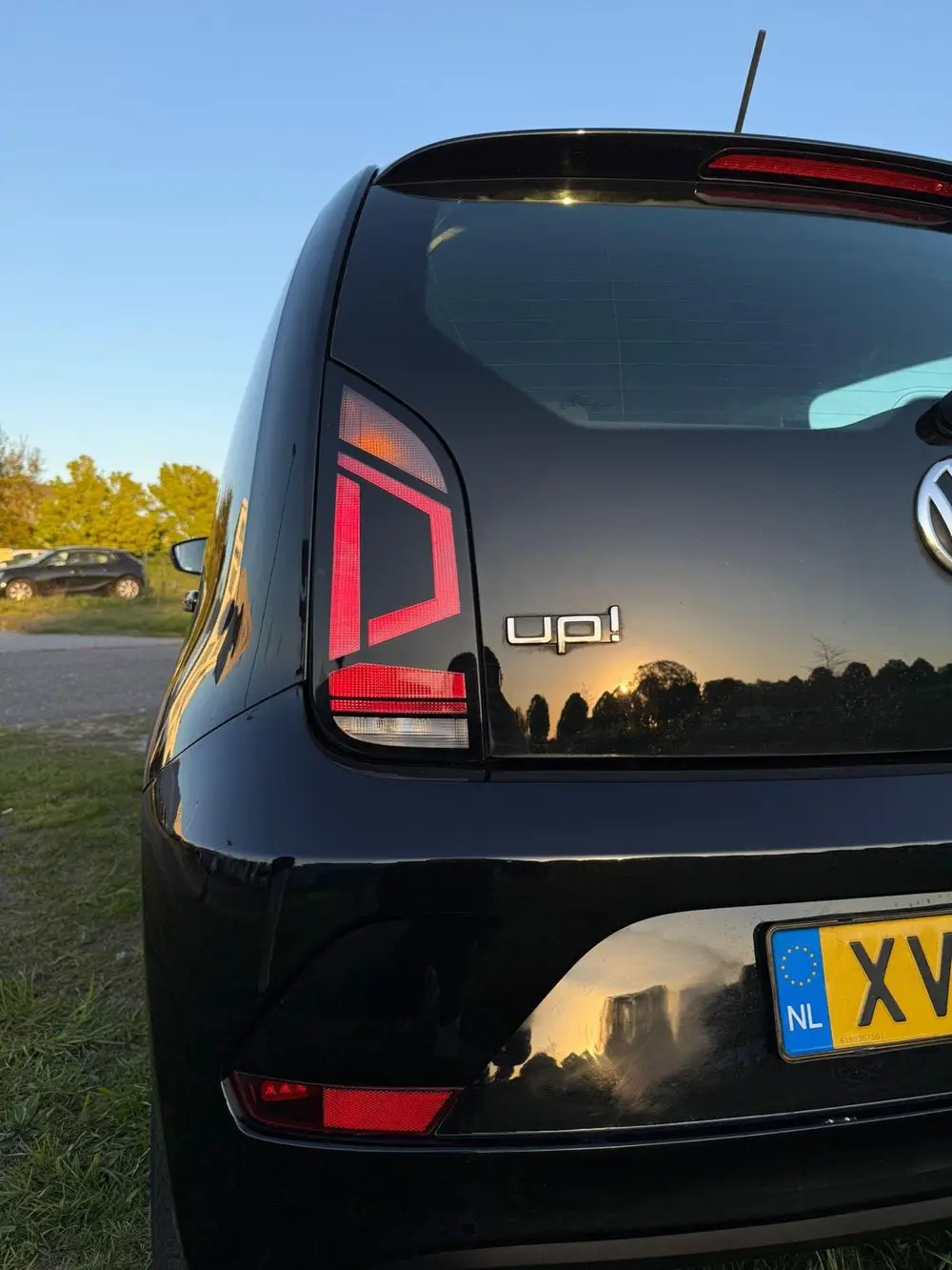 Volkswagen Up! Facelift 1.0 60PK 5D BMT 2019 Zwart uit 2019, foto 7