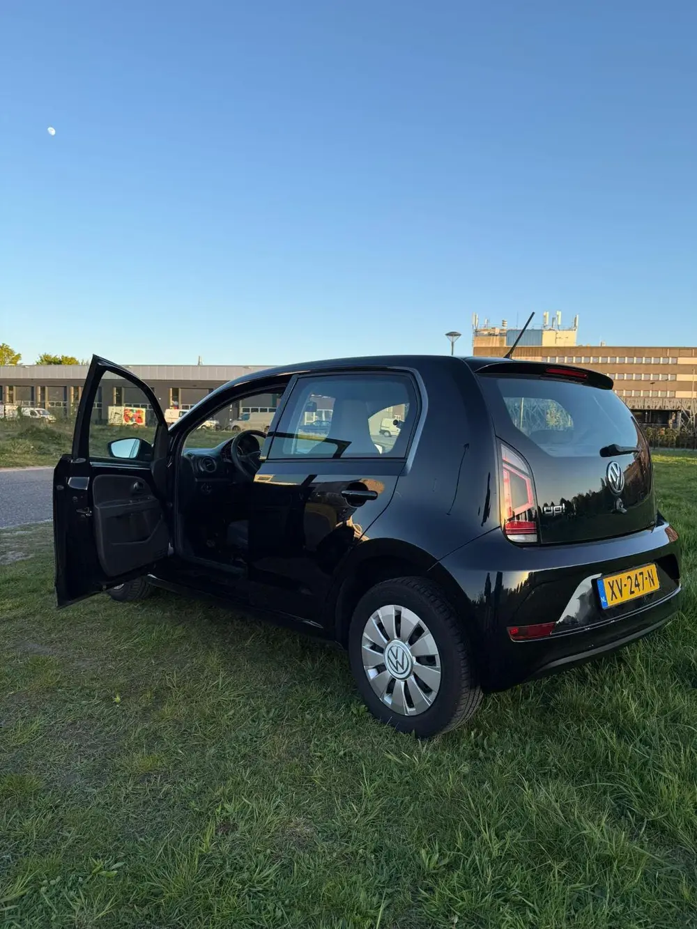 Volkswagen Up! Facelift 1.0 60PK 5D BMT 2019 Zwart uit 2019, foto 8