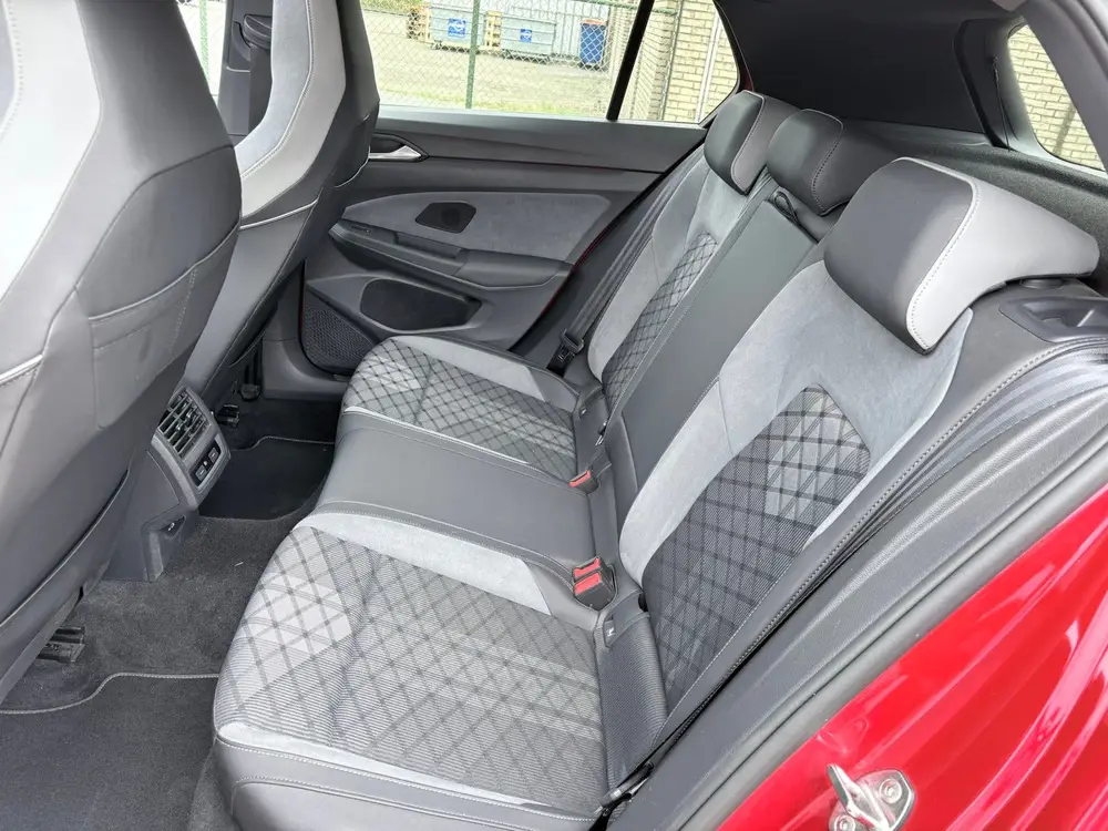 Volkswagen Golf 1.5 Etsi  3x R-line 150pk 7-DSG  2021 Pano uit 2021, foto 15
